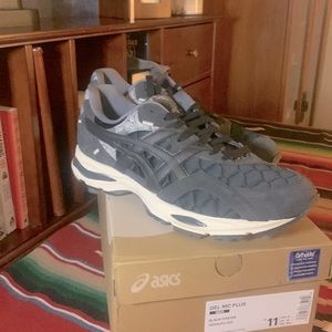 ASICS GEL-MC PLUS Mens 11 Black and cream